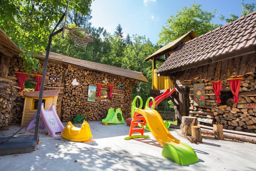 Guest House Gostisce Gacnk V Logu Cerkno Luaran gambar